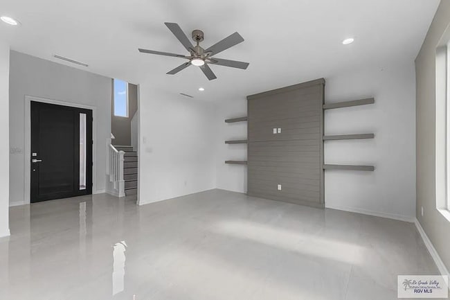 Photo - 7513 Pinewood Lk