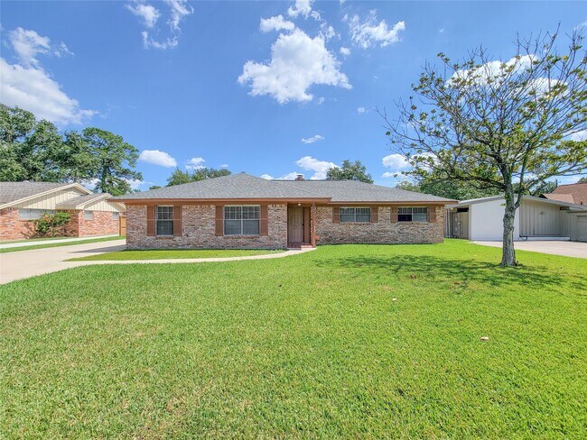 Photo - 2115 Forest Oaks Dr