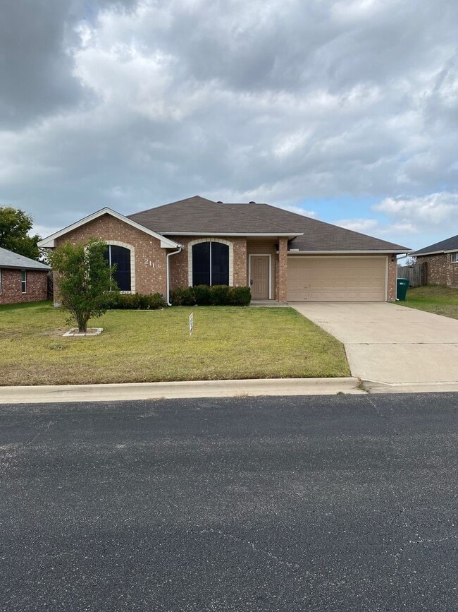 Building Photo - 211 Sims Ridge Dr