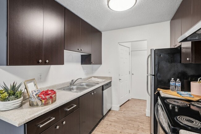 Beverly Grove Apartments
