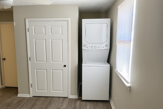Washer/dryer included - 209 E Webster St Unit A