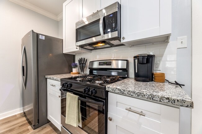 Photo - 2805 Isabella St