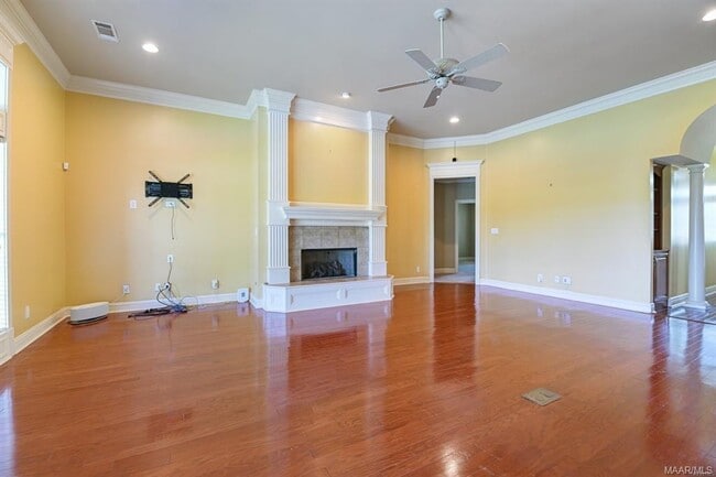 Photo - 8318 Chadburn Way