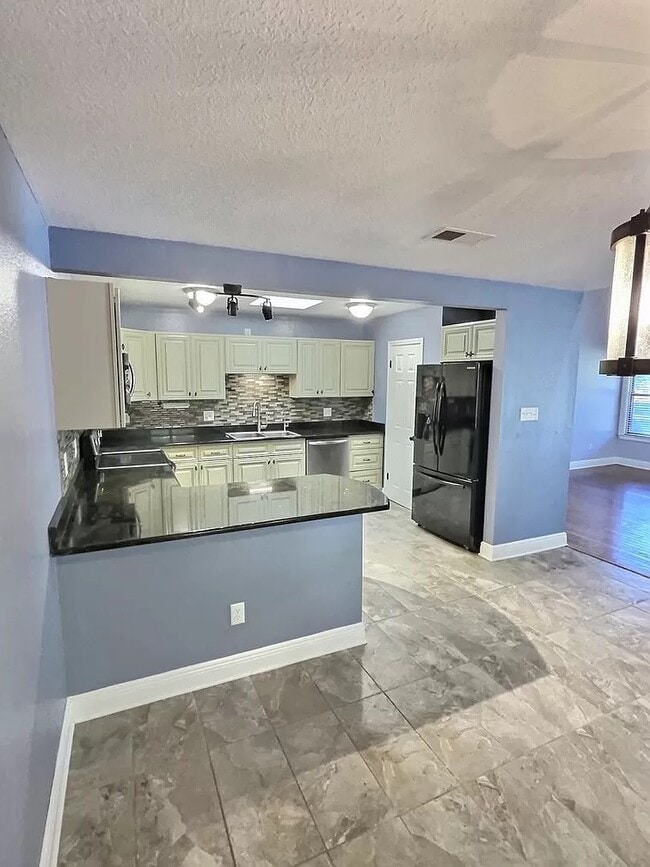 Photo - 118 Linnet Dr