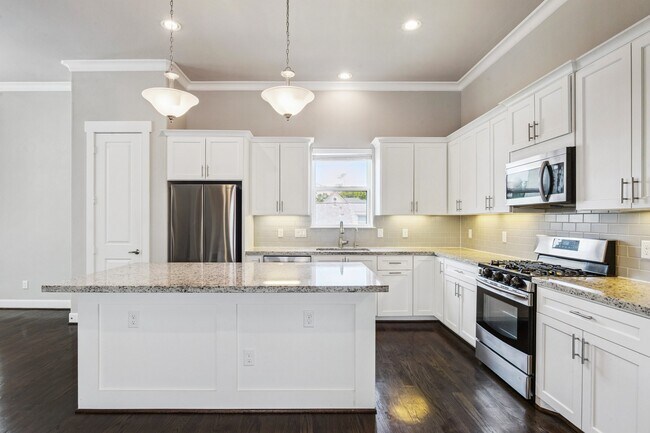 Photo - 812 Fisher St