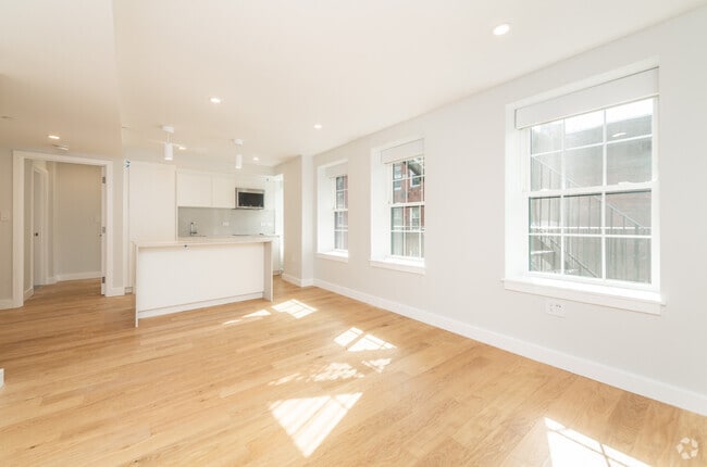 Building Photo - 24 Fleet St Unit 3 Rental