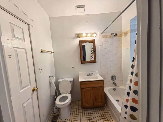 Photo - 651 E 50th Pl