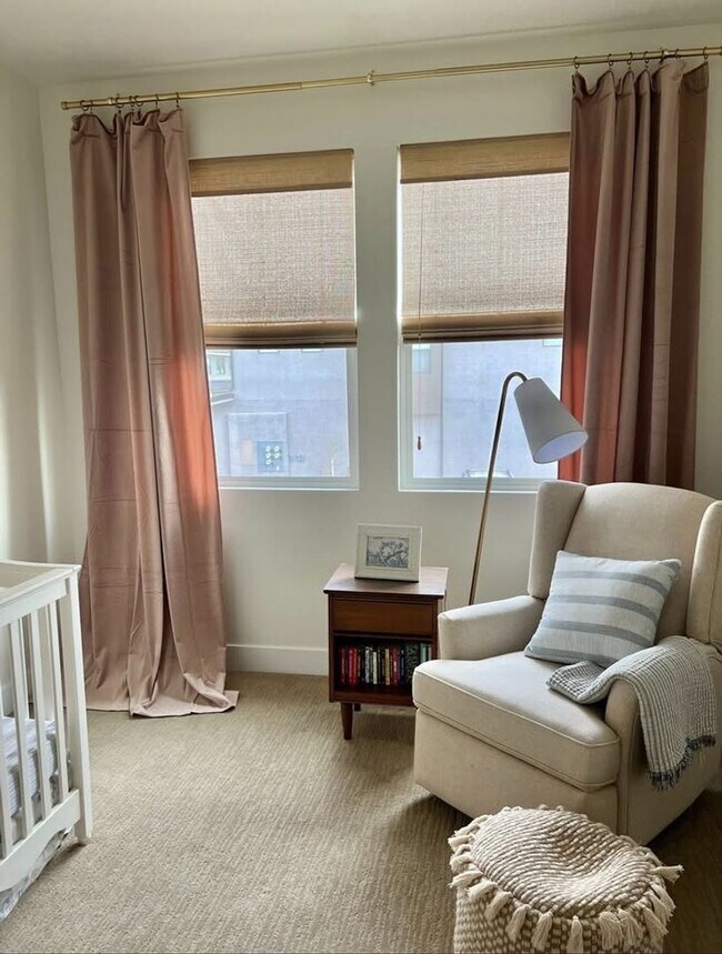 Photo - Gorgeous Townhome with Community Pool and Amenities