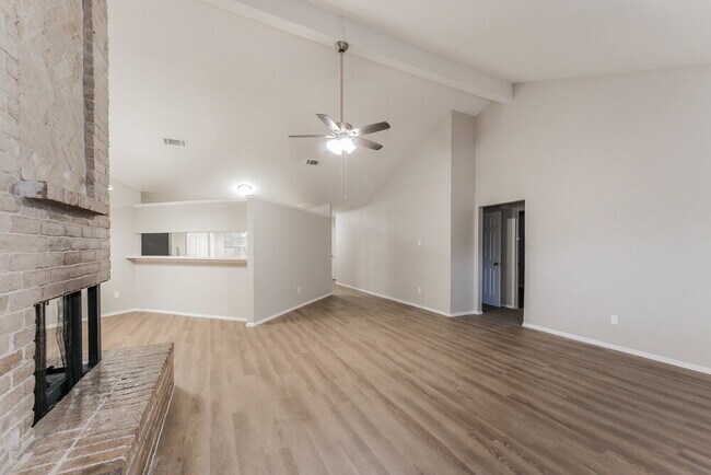 Photo - 2406 Heathergold Dr