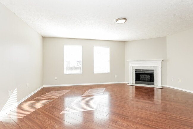 Photo - 102 Goodrich Ct