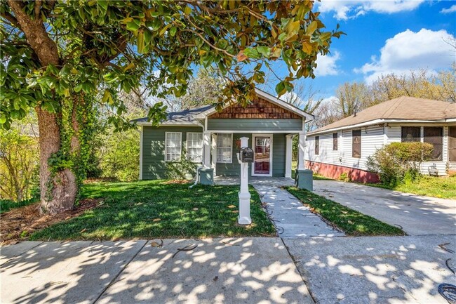 Photo - 789 Chestnut Pl NW House
