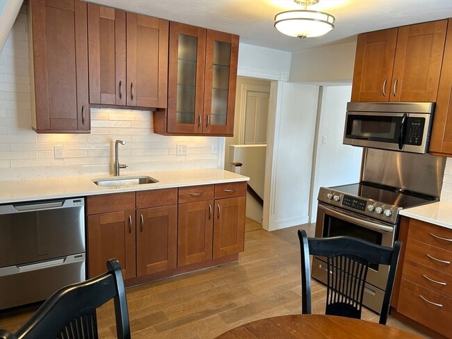 Building Photo - 42 Irving St Unit 3