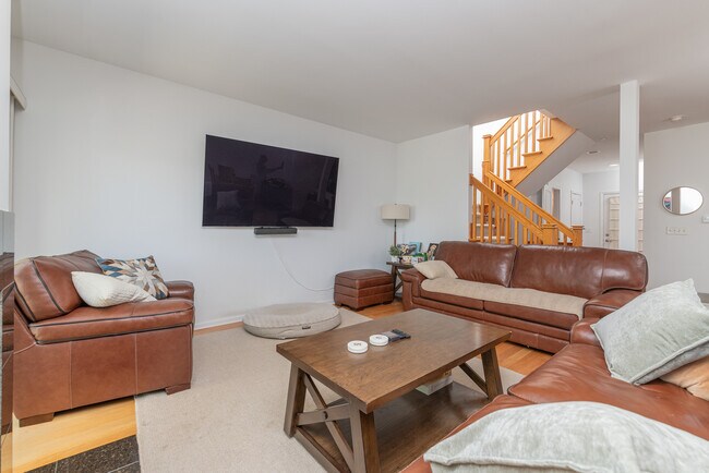 Photo - 152 Finstad Dr