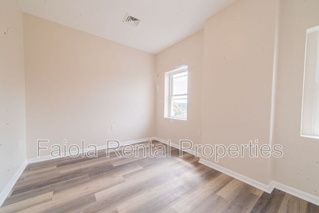 Photo - 112 N High St Unit Apt C3