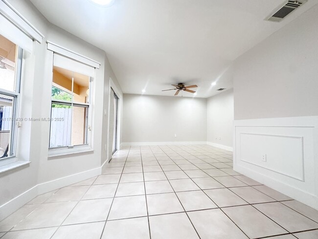 Photo - 203 Maple Ter