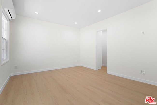 Photo - 345 N Sycamore Ave