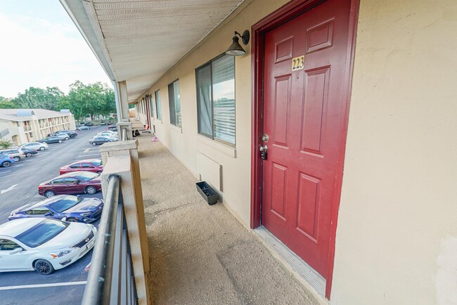 Building Photo - 403 Hayden Rd Unit 223 Rental