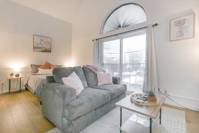 Bright, cozy living area - 515 Donofrio Dr Unit 6