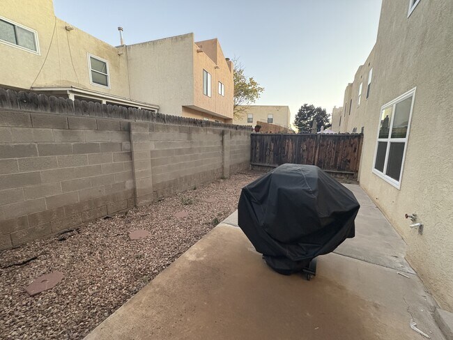 Photo - 3824 Ladera Dr NW