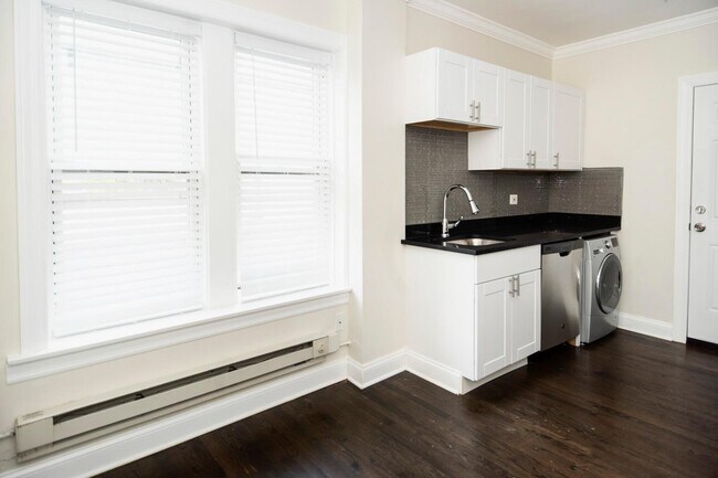 Photo - 3829 N Greenview Ave