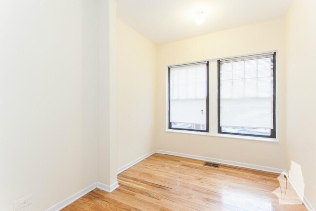 Photo - 654 W Cornelia Ave Condo Unit 662-16