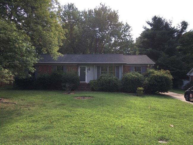 Spacious 3BR/2BA - Spacious 3BR/2BA House