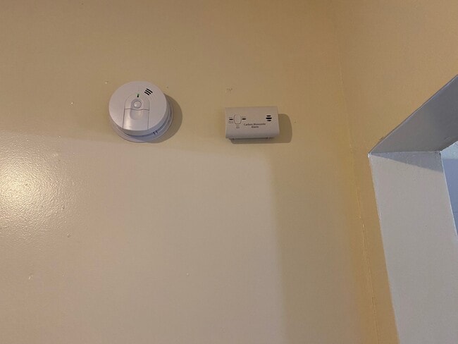 Photo - 412 W 11th St