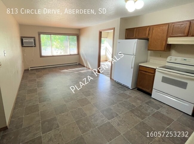 Building Photo - 213 13th Ave E