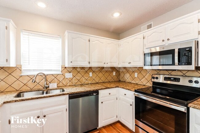 Photo - 15626 Riley St