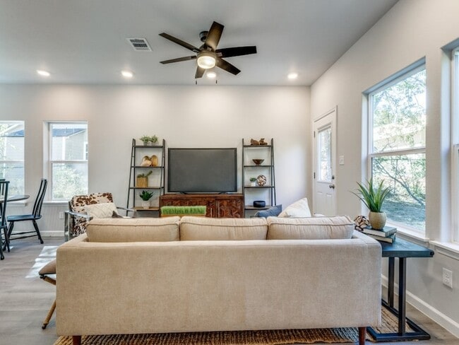 Photo - 309 Braz St