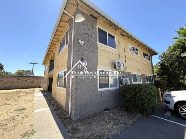 Building Photo - 4536 Ashcroft Ave Unit #3