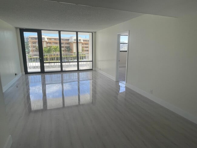 Photo - 336 Golfview Rd Unit 309