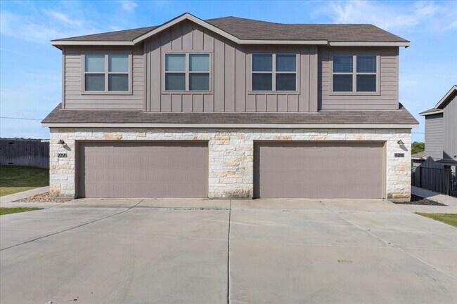 Building Photo - 126-128 Dodge Rd Rental