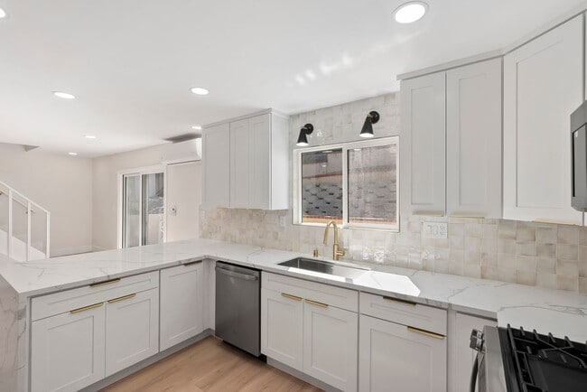 Photo - 3646 Curlew St Unit 1 - Main House