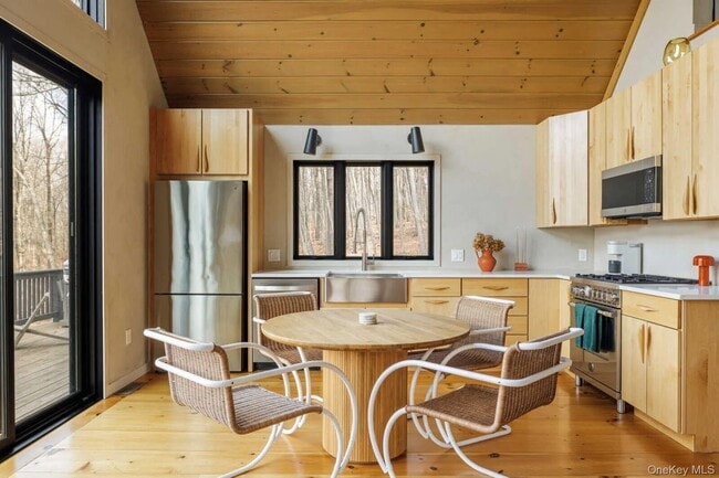 Photo - 407 White Schoolhouse Rd