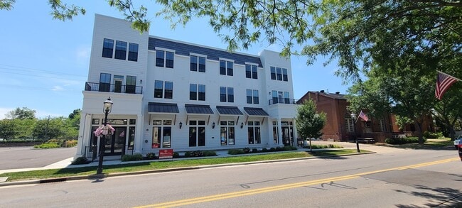 Building Photo - 31 W Waterloo St Unit G