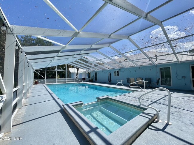 Photo - 947 McDonald Rd