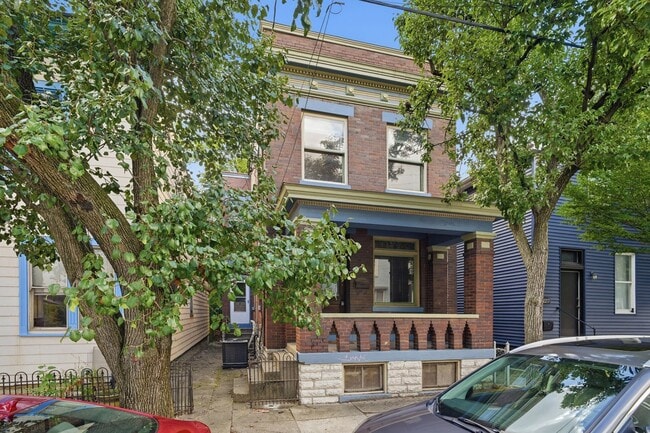 Building Photo - 2215 Victor St Unit #1
