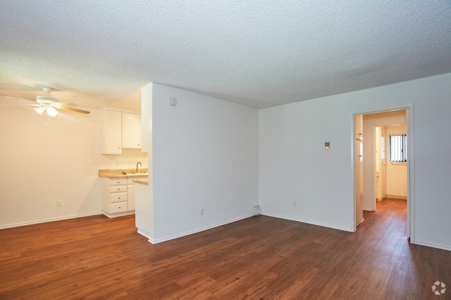 1BR, 1BA - 651 SF