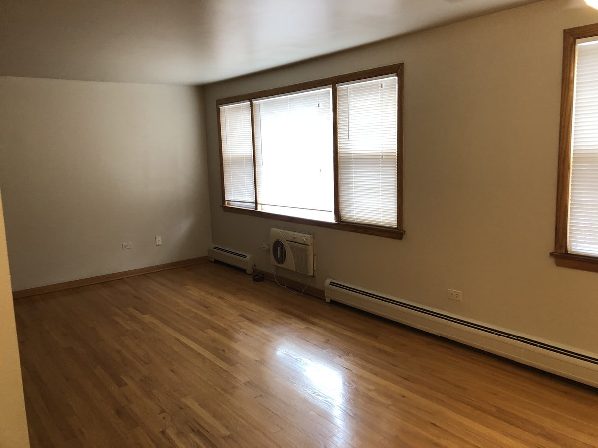 living area - 6019 W Higgins Ave Unit 1-B