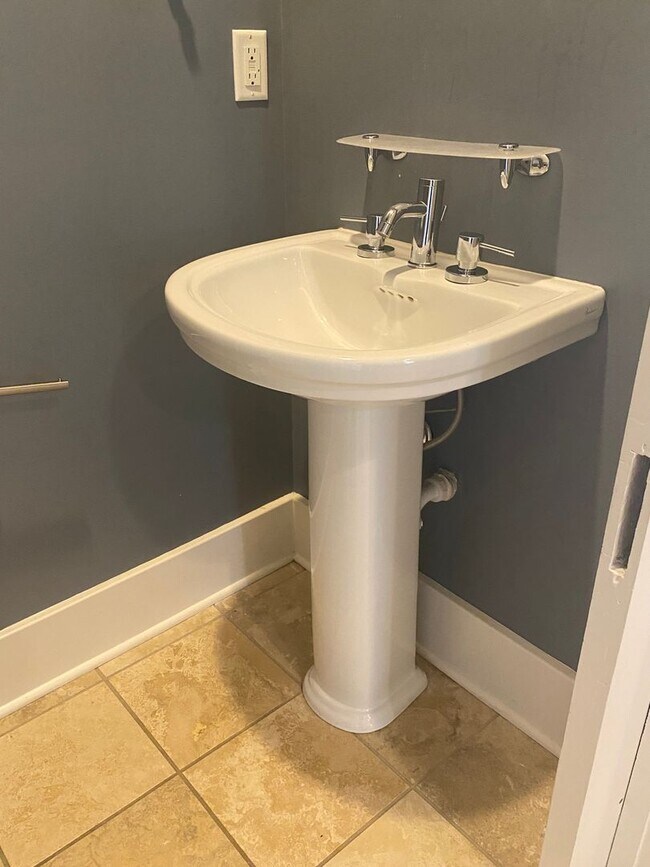 Photo - Vanderbilt Place - Wonderful Location 3 bedrooms/3 1/2 baths