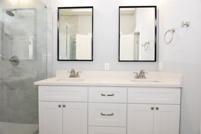 Photo - 6834 Foster St