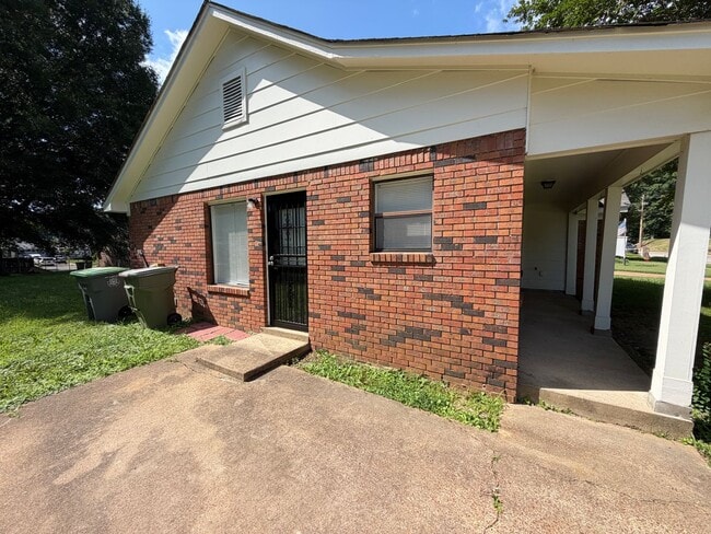 Building Photo - 5126 Brushwood Dr
