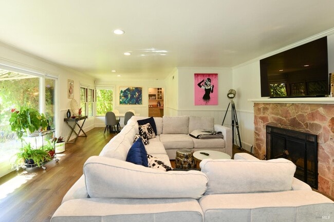 Photo - 4 Ramona Ave