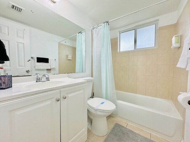 Photo - 828 SW 2nd St Unit ID1258727P