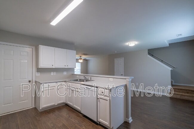 Building Photo - 1525 Crandon Dr Rental