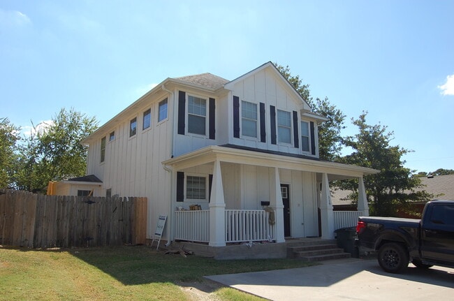 Building Photo - 119 Fairway Dr