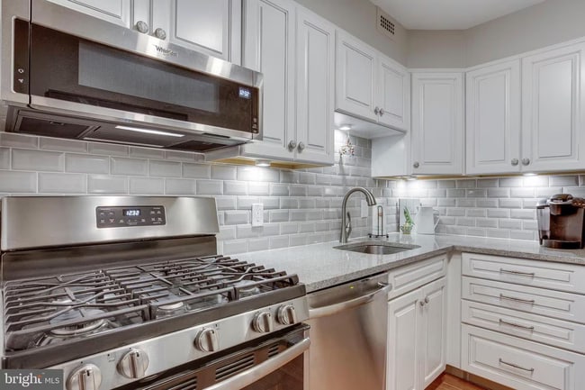 Building Photo - 7420 Lakeview Dr Unit 405
