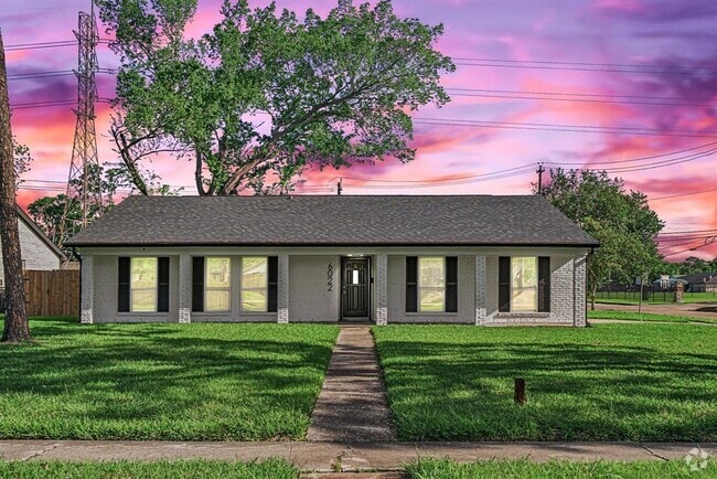 Building Photo - 6022 Willowbend Blvd Rental