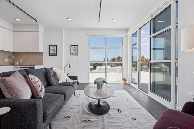 2BR, 2BA - The SW by CLG